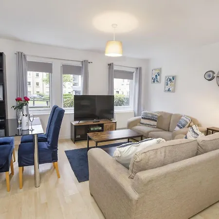 1 Liber House With Free Onsite Parking Holiday home *