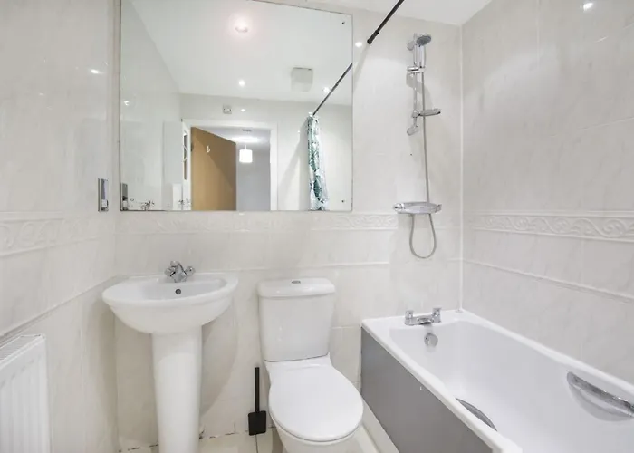 1 Liber House With Free Onsite Parking *